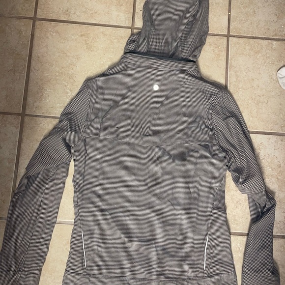 Lululemon Houndstooth Brown Rain Jacket - Picture 6 of 8